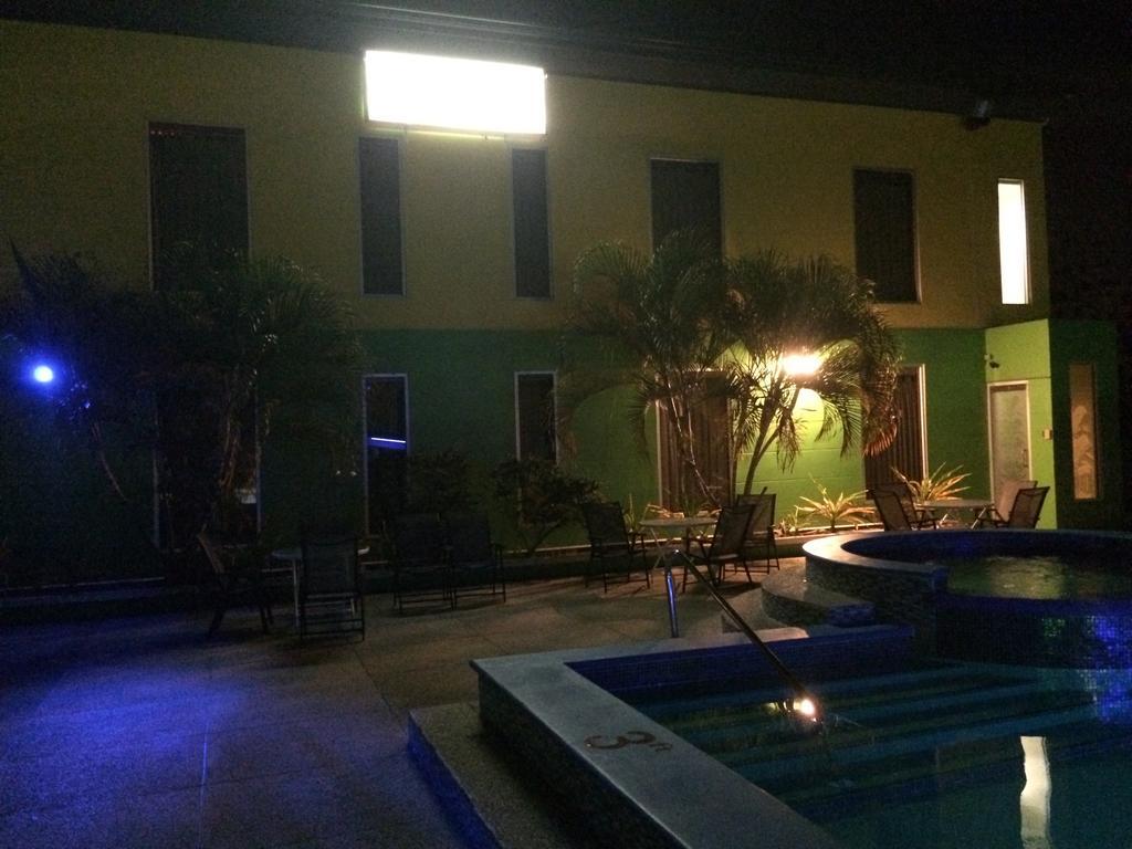 Airport Suites Hotel Piarco Extérieur photo