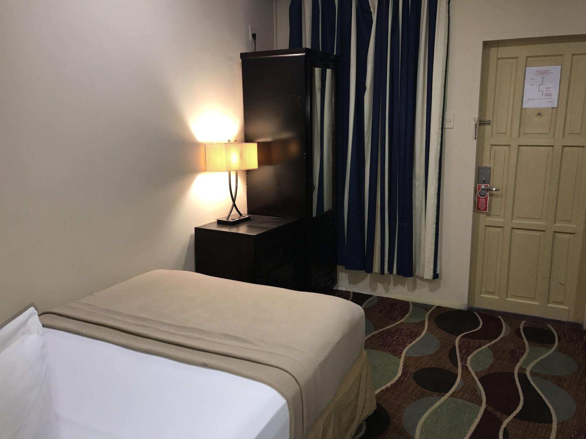 Airport Suites Hotel Piarco Extérieur photo