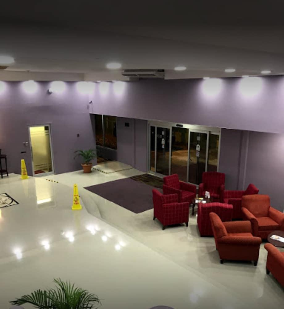 Airport Suites Hotel Piarco Extérieur photo