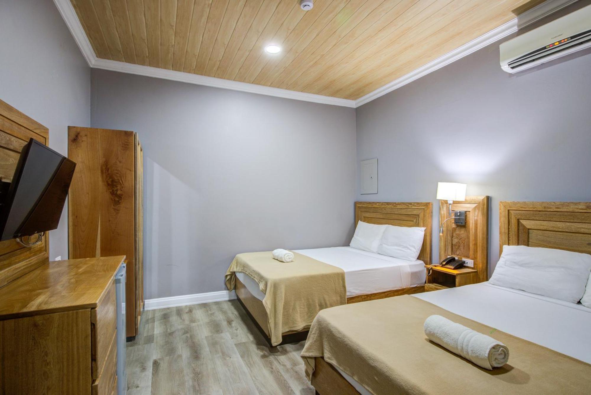 Airport Suites Hotel Piarco Extérieur photo