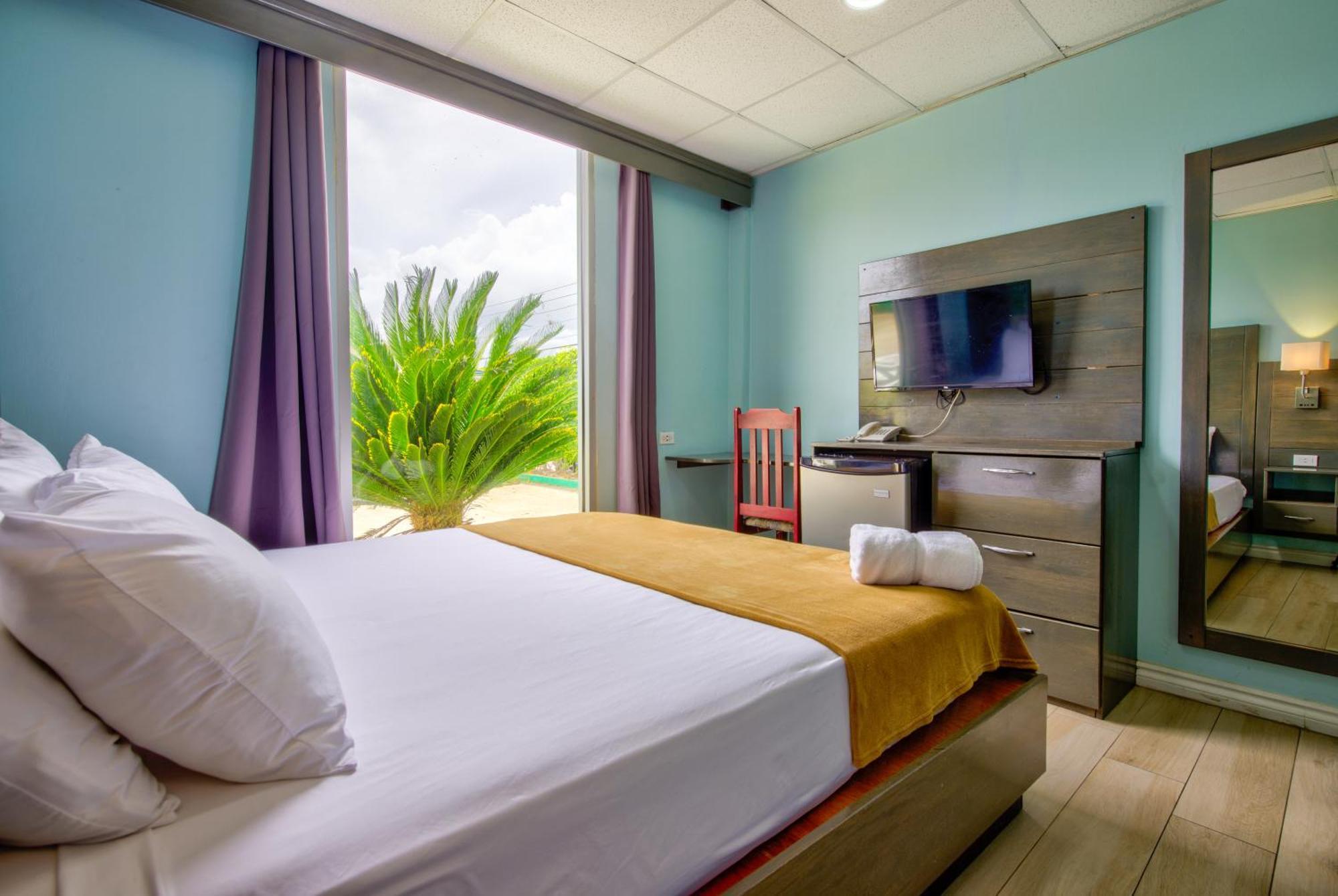 Airport Suites Hotel Piarco Extérieur photo