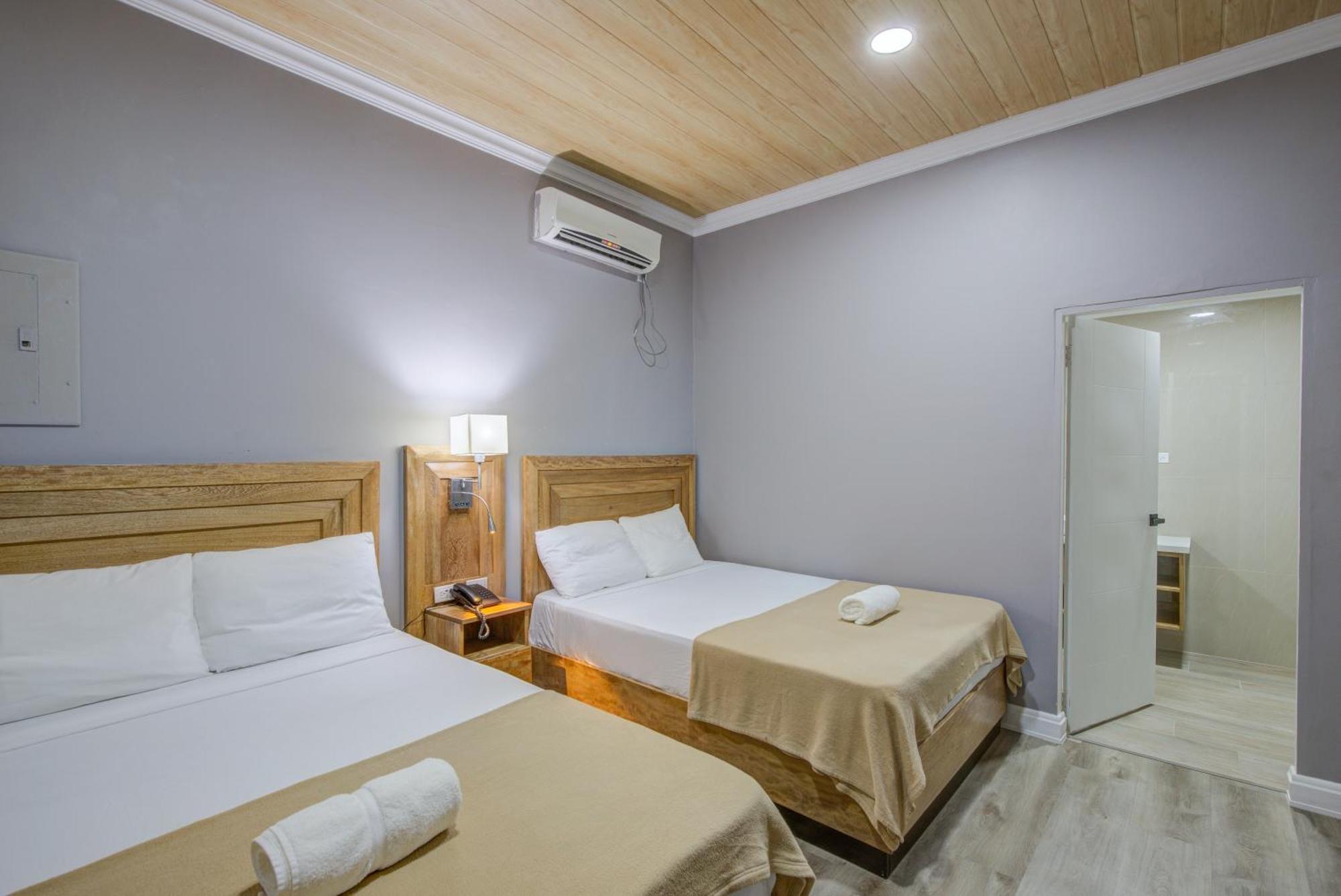 Airport Suites Hotel Piarco Extérieur photo