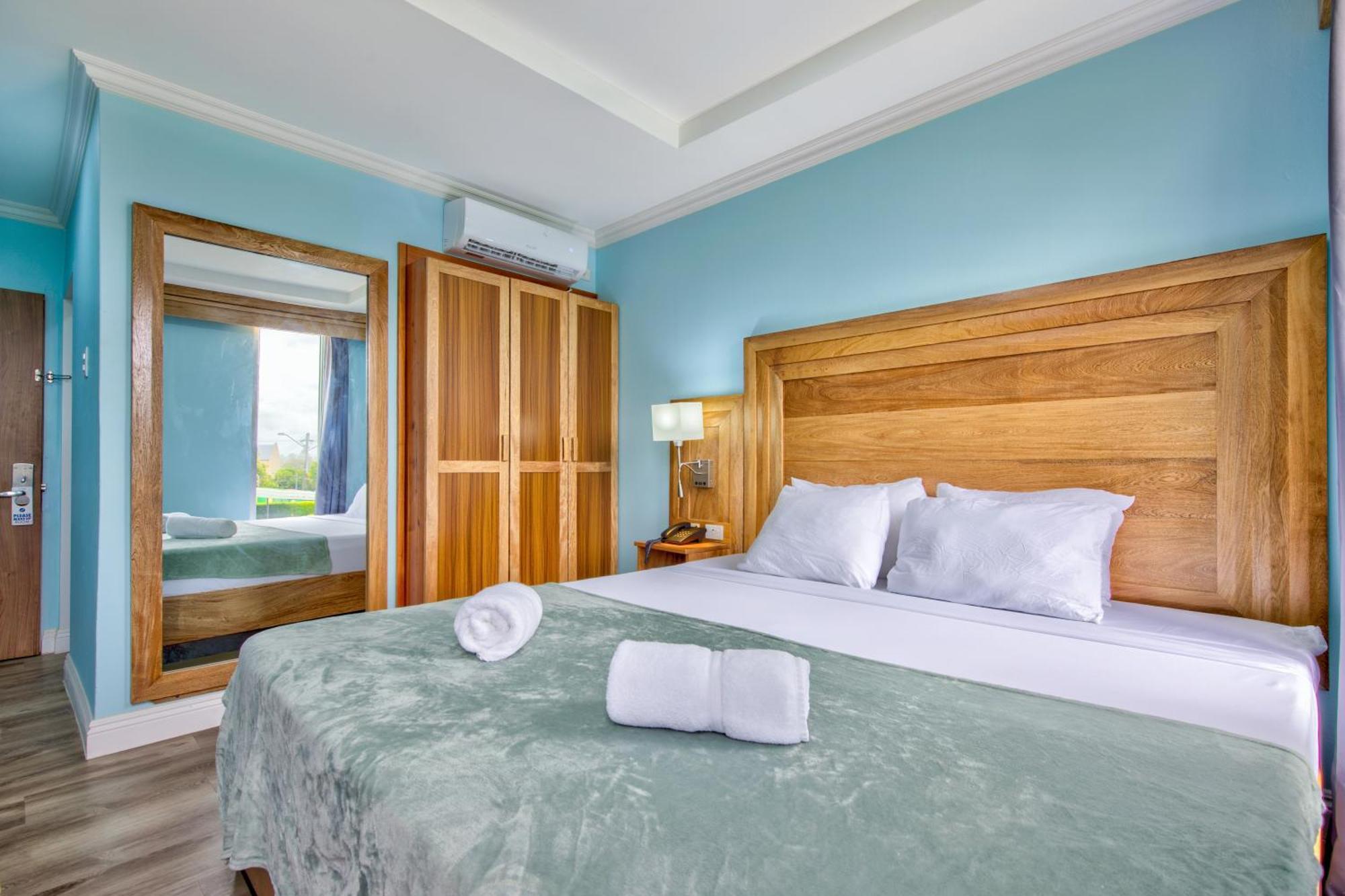 Airport Suites Hotel Piarco Extérieur photo