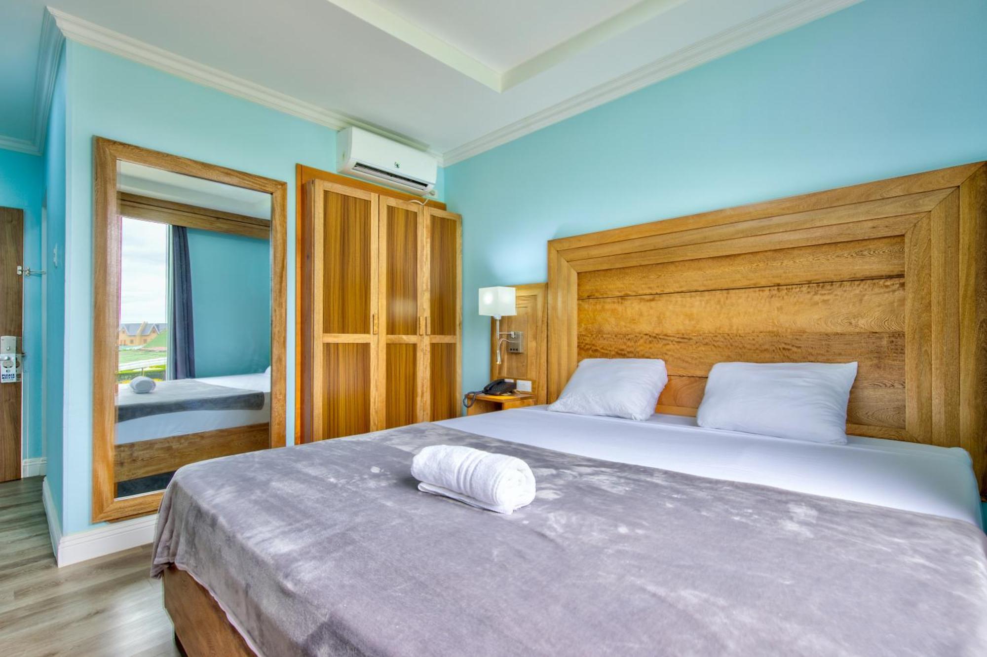 Airport Suites Hotel Piarco Extérieur photo