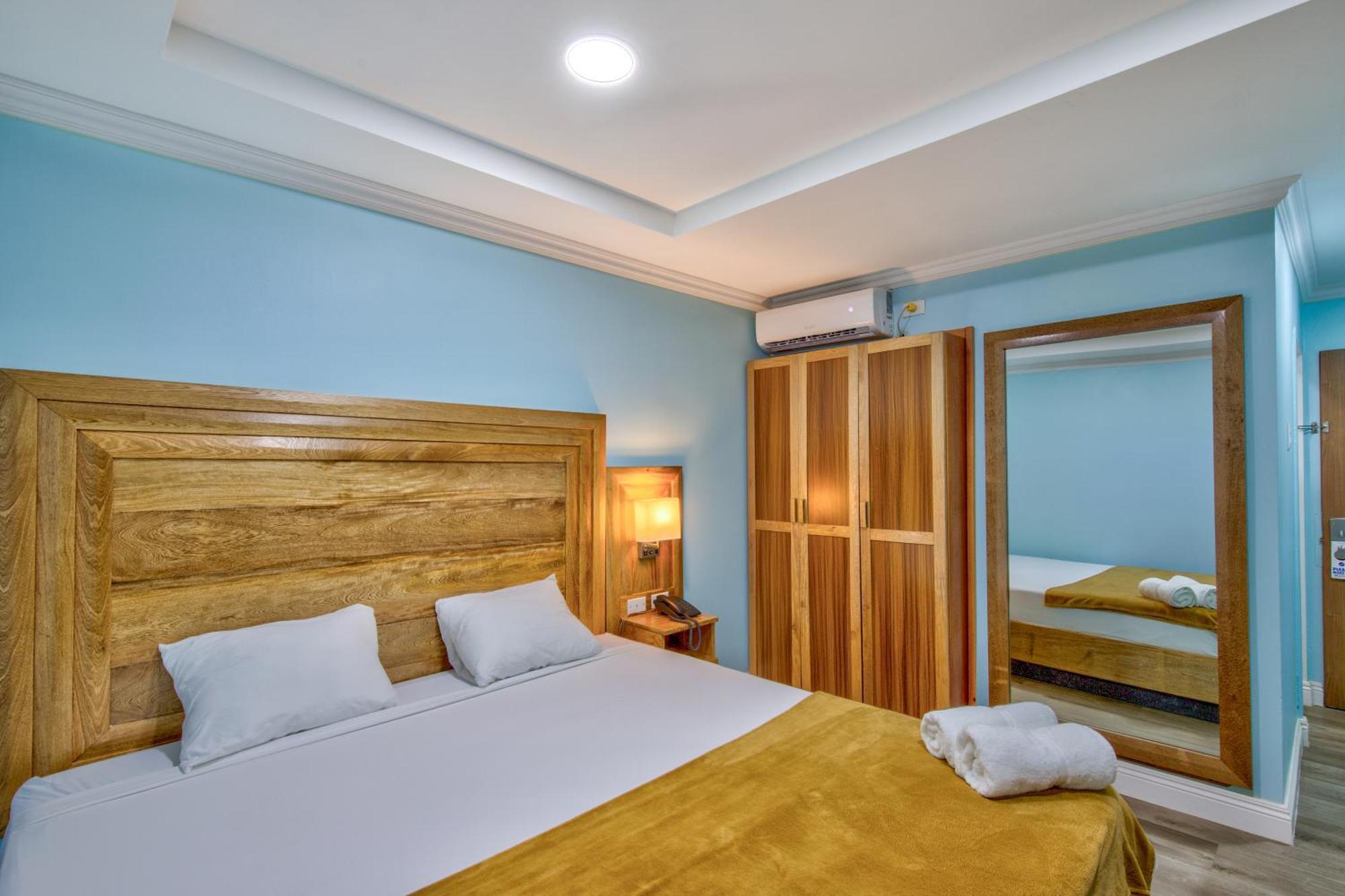 Airport Suites Hotel Piarco Extérieur photo