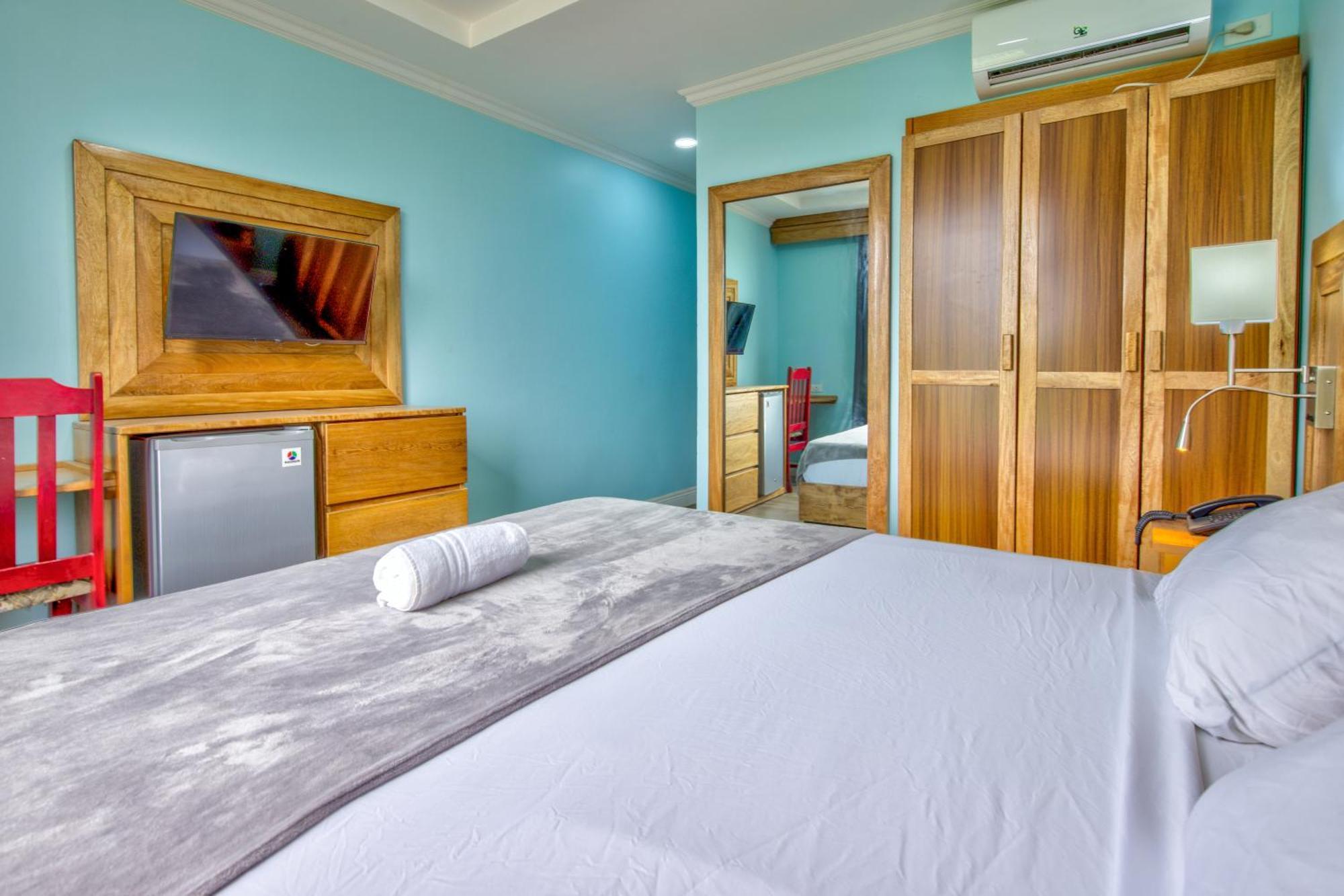 Airport Suites Hotel Piarco Extérieur photo