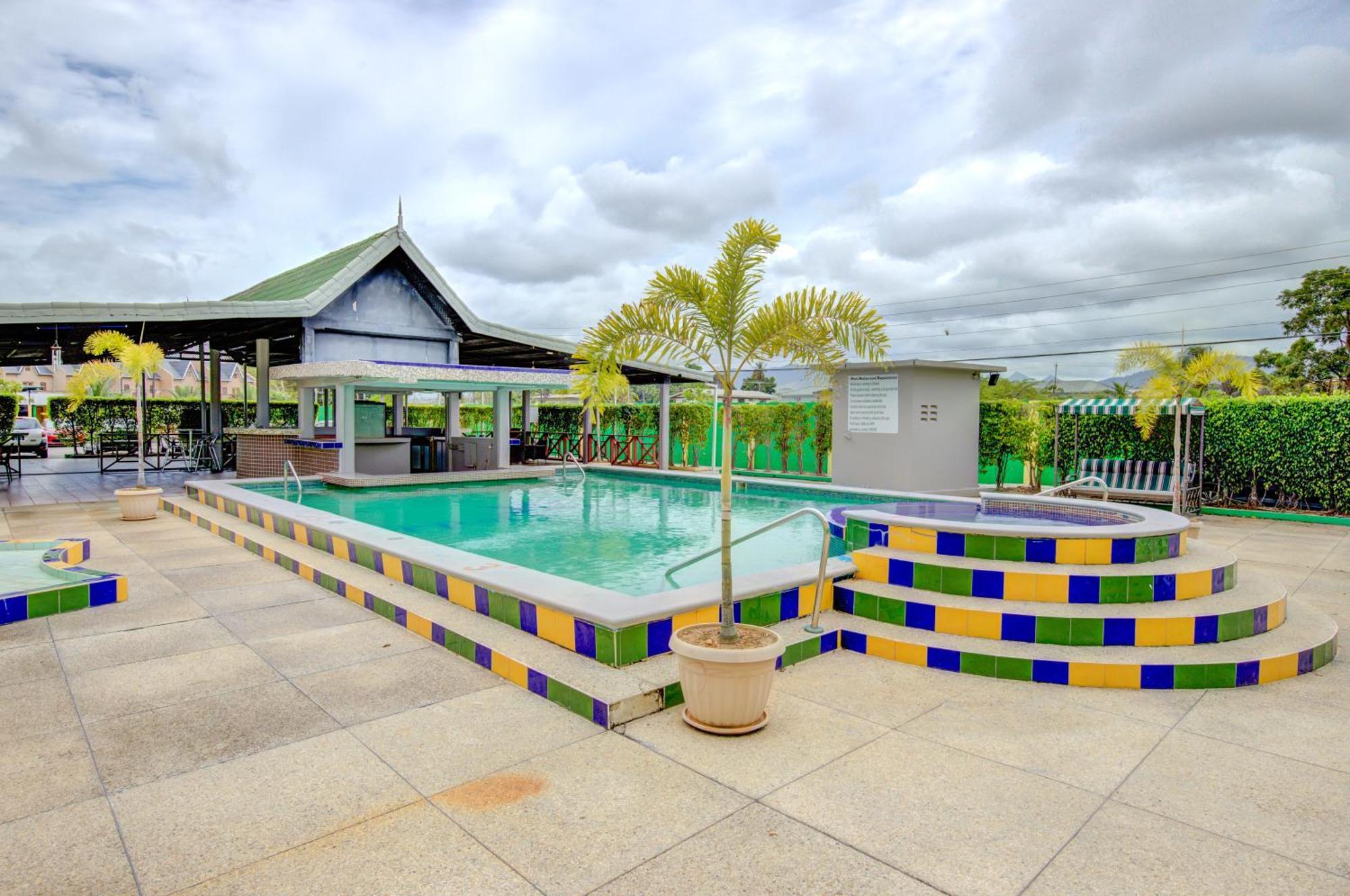 Airport Suites Hotel Piarco Extérieur photo
