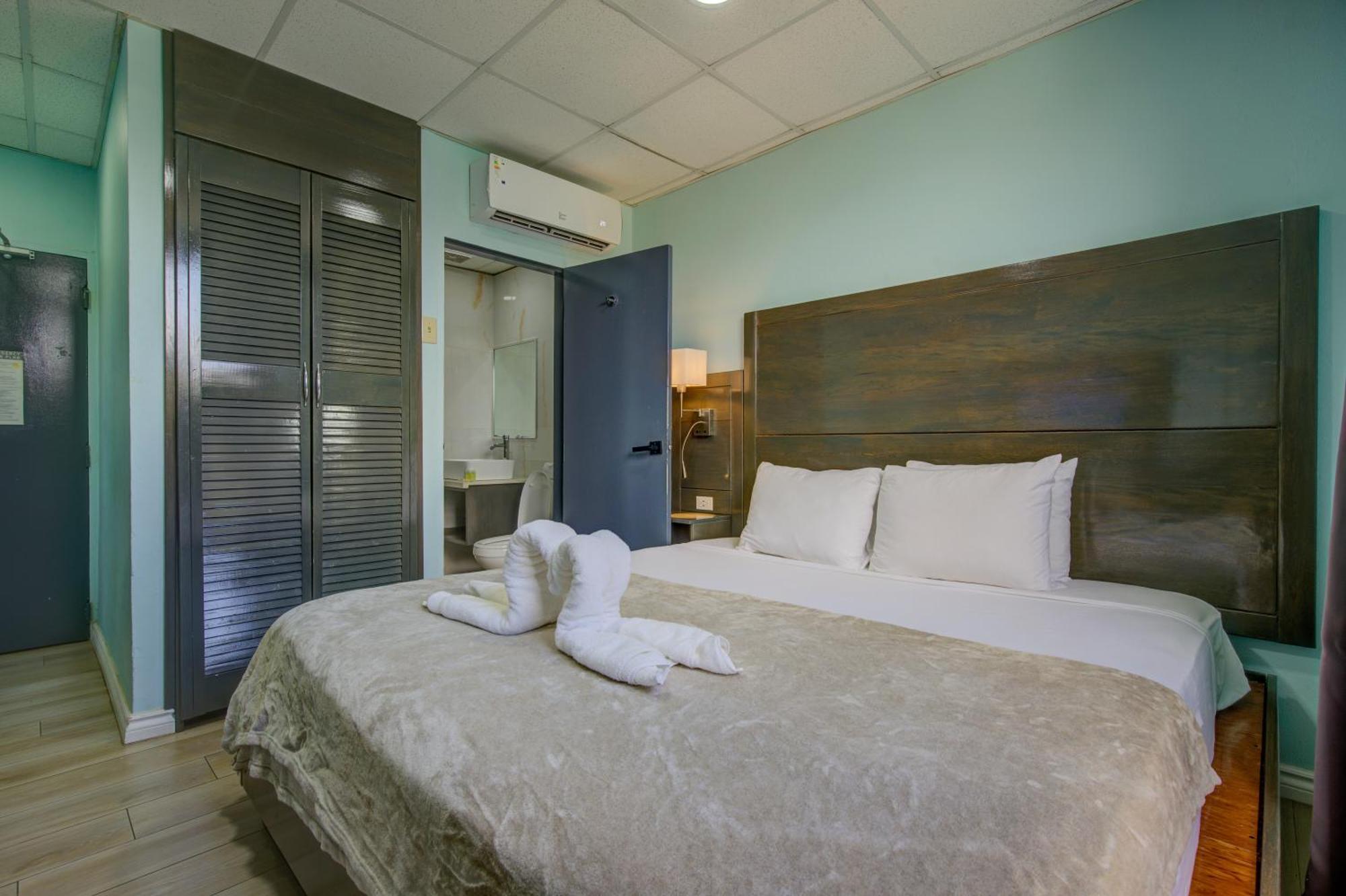 Airport Suites Hotel Piarco Extérieur photo