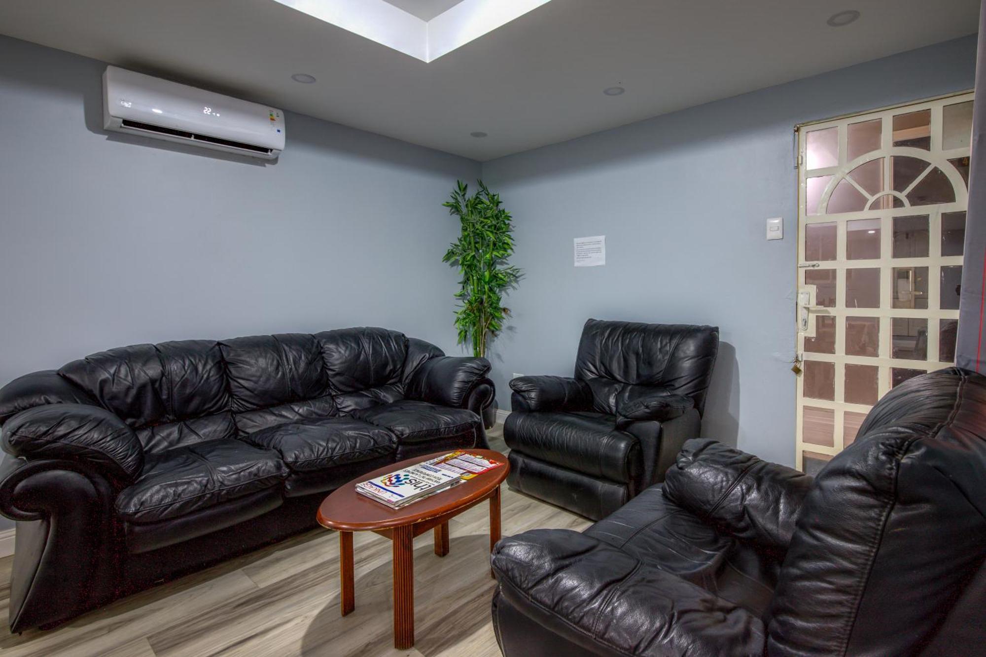 Airport Suites Hotel Piarco Extérieur photo
